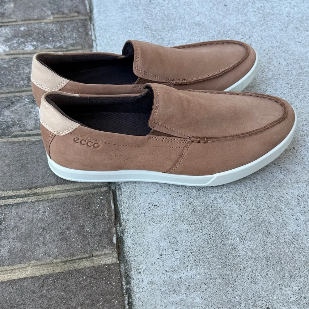 ECCO Men’s Cathum Moc Toe Slip on Sneaker. Light Brown. Size 39. NWT.